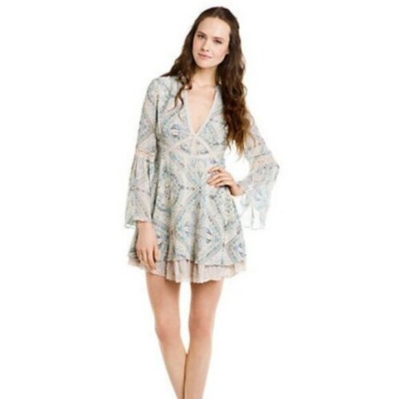 Free People Dresses & Skirts - Moonlight Bay Bell Sleeve Boho Crochet Dress Cute